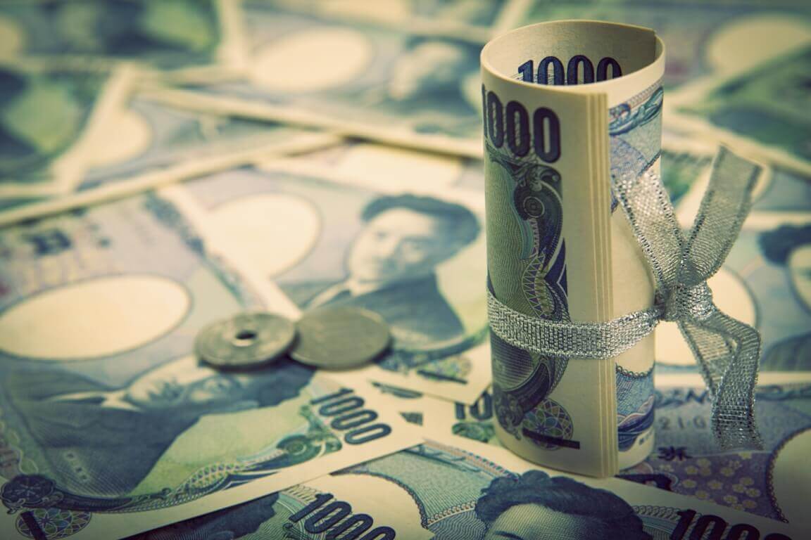 Euro rebounded on Monday while the Yen hit the deep red