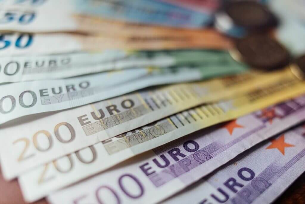 EUR rates draw back to almost 1.06